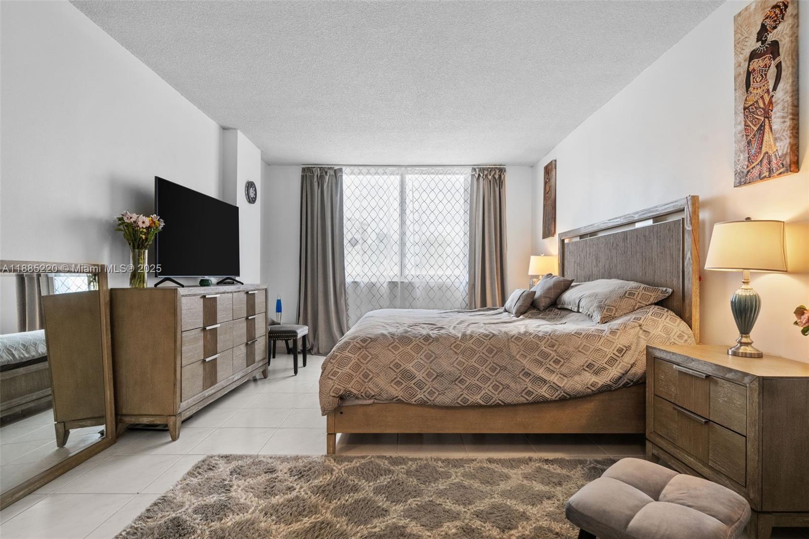 807 2 / 2 1350 sq. ft. $ 2025-09-26 0 Photo