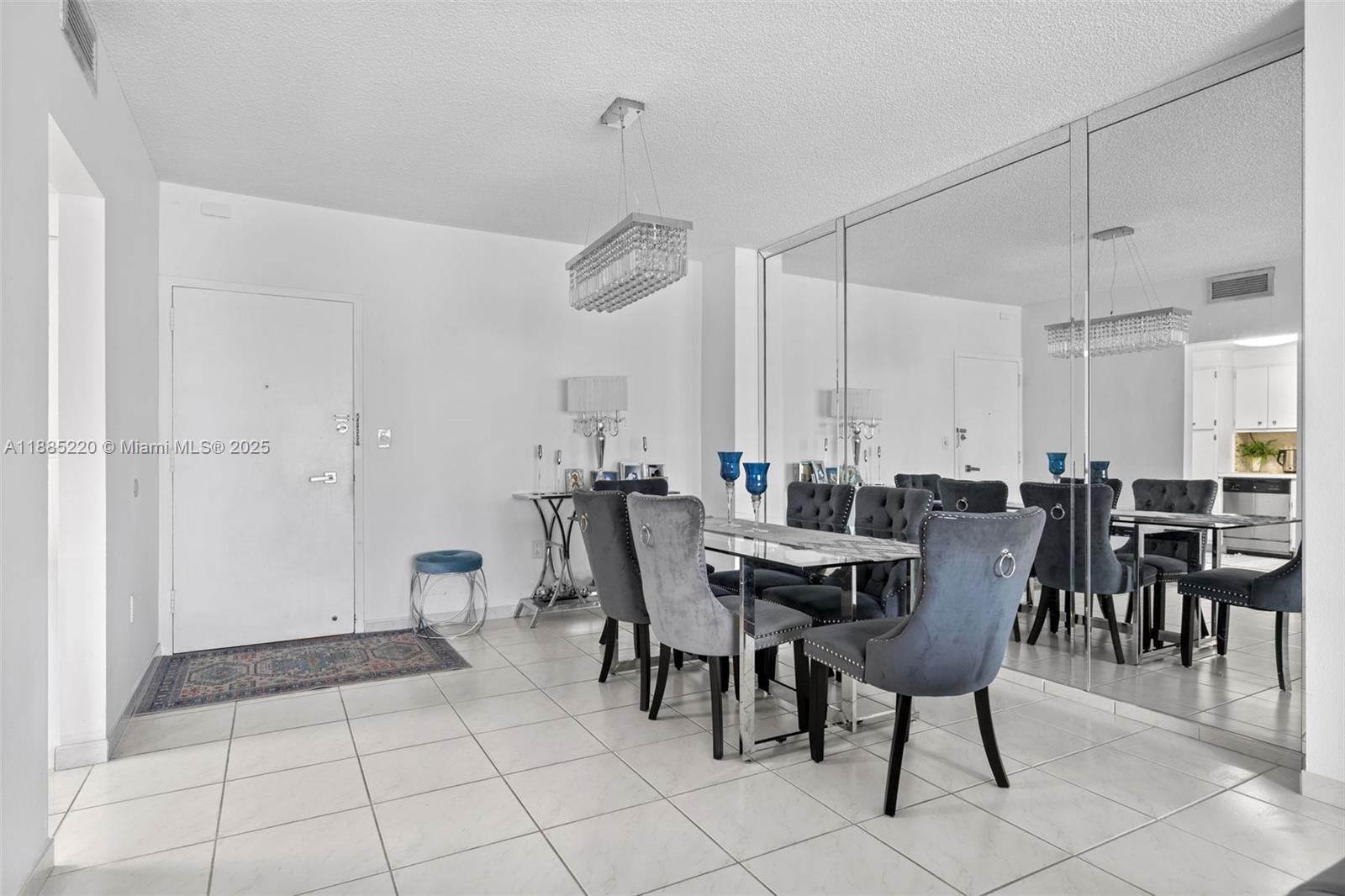 807 2 / 2 1350 sq. ft. $ 2025-09-26 0 Photo