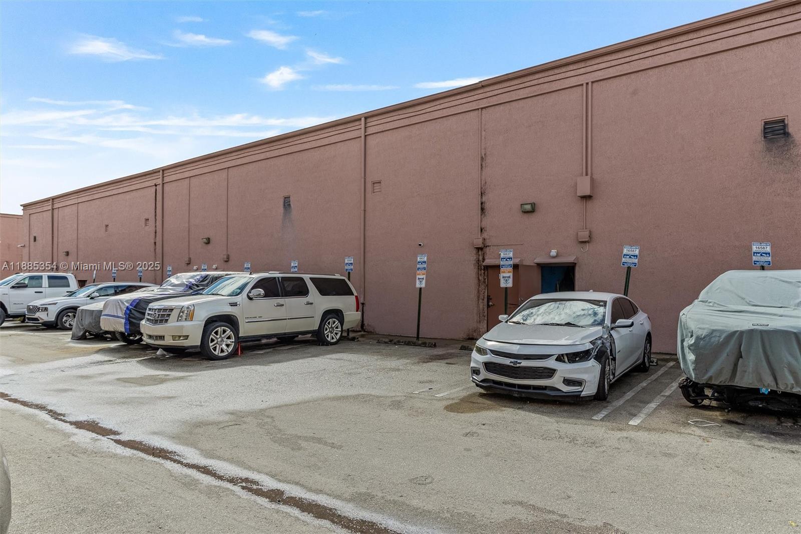 8B  /   sq. ft. $ 2025-09-26 0 Photo