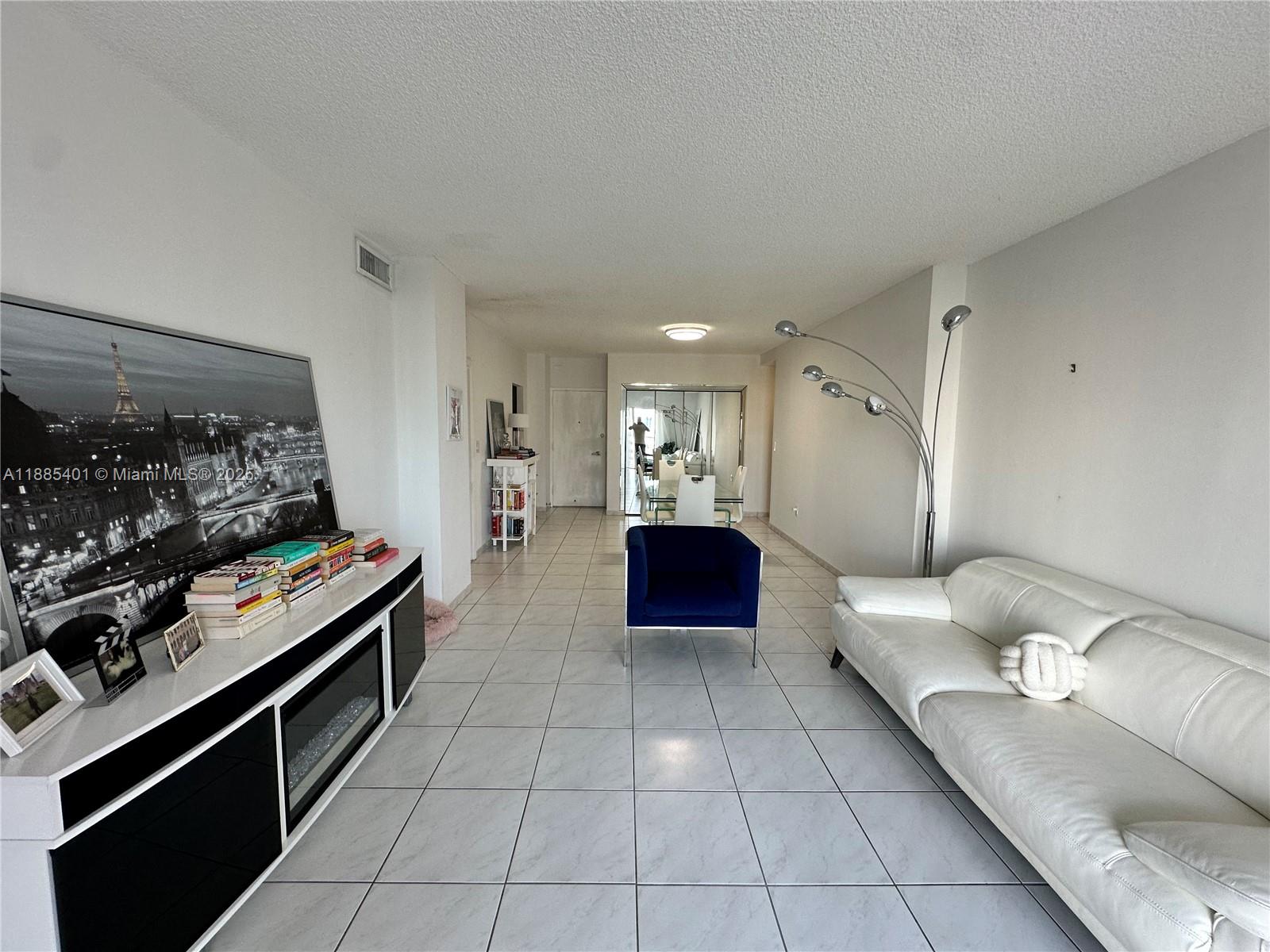 1209 1 / 2 762 sq. ft. $ 2025-09-26 0 Photo