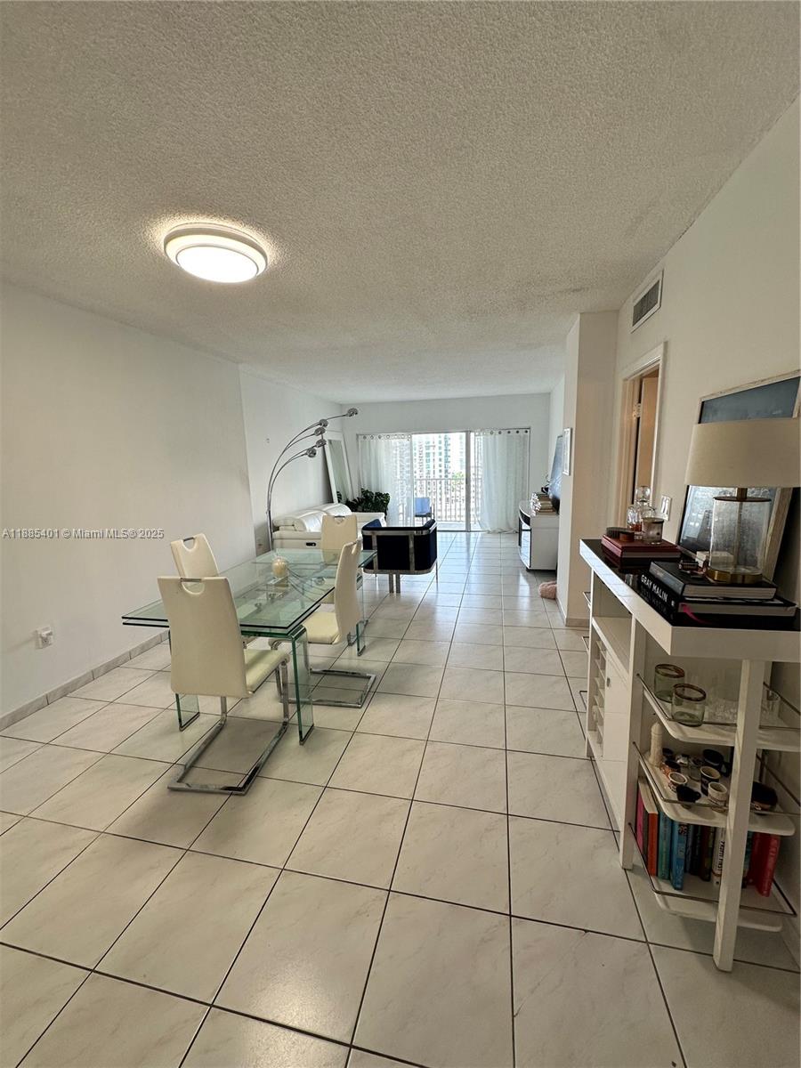 1209 1 / 2 762 sq. ft. $ 2025-09-26 0 Photo