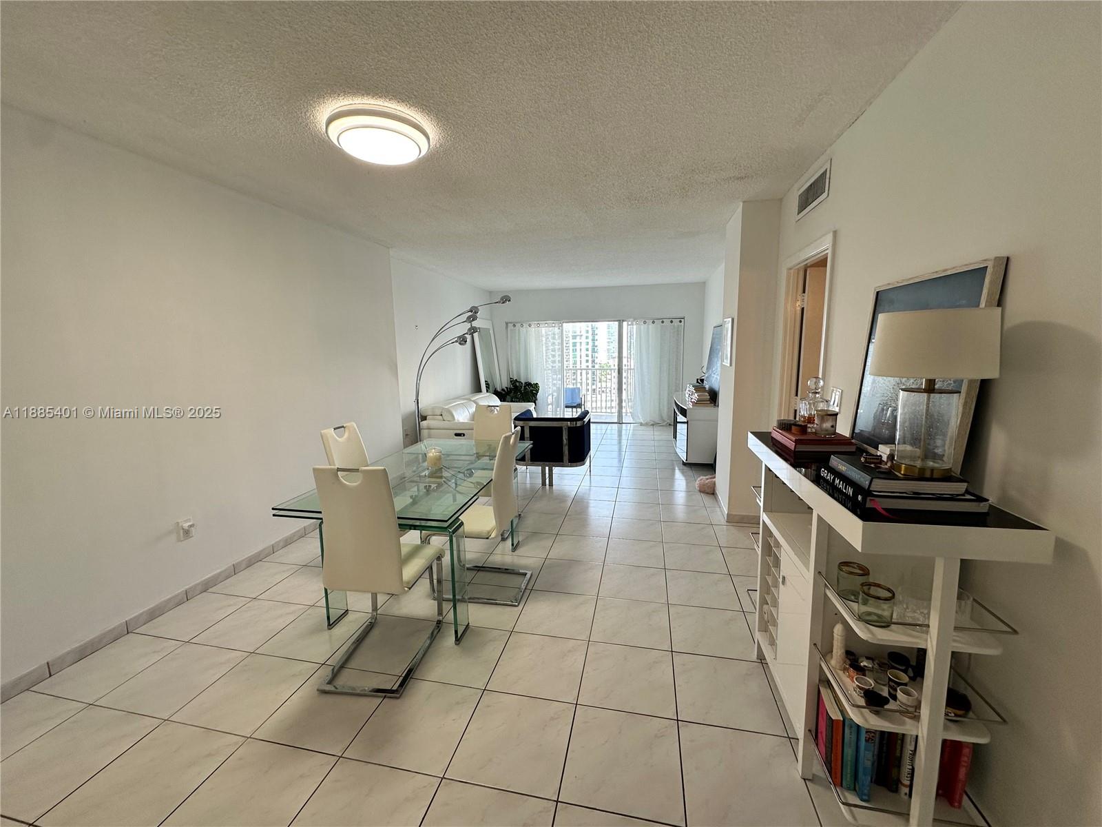 1209 1 / 2 762 sq. ft. $ 2025-09-26 0 Photo