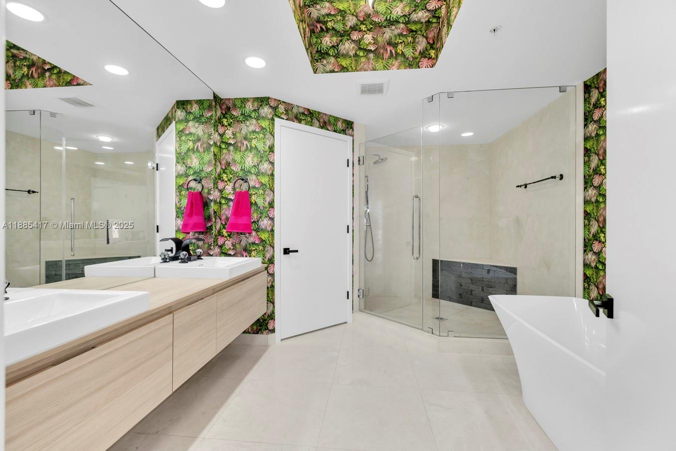Photo of 17111 Biscayne Blvd  #909, North Miami Beach, Florida, 33160 - 