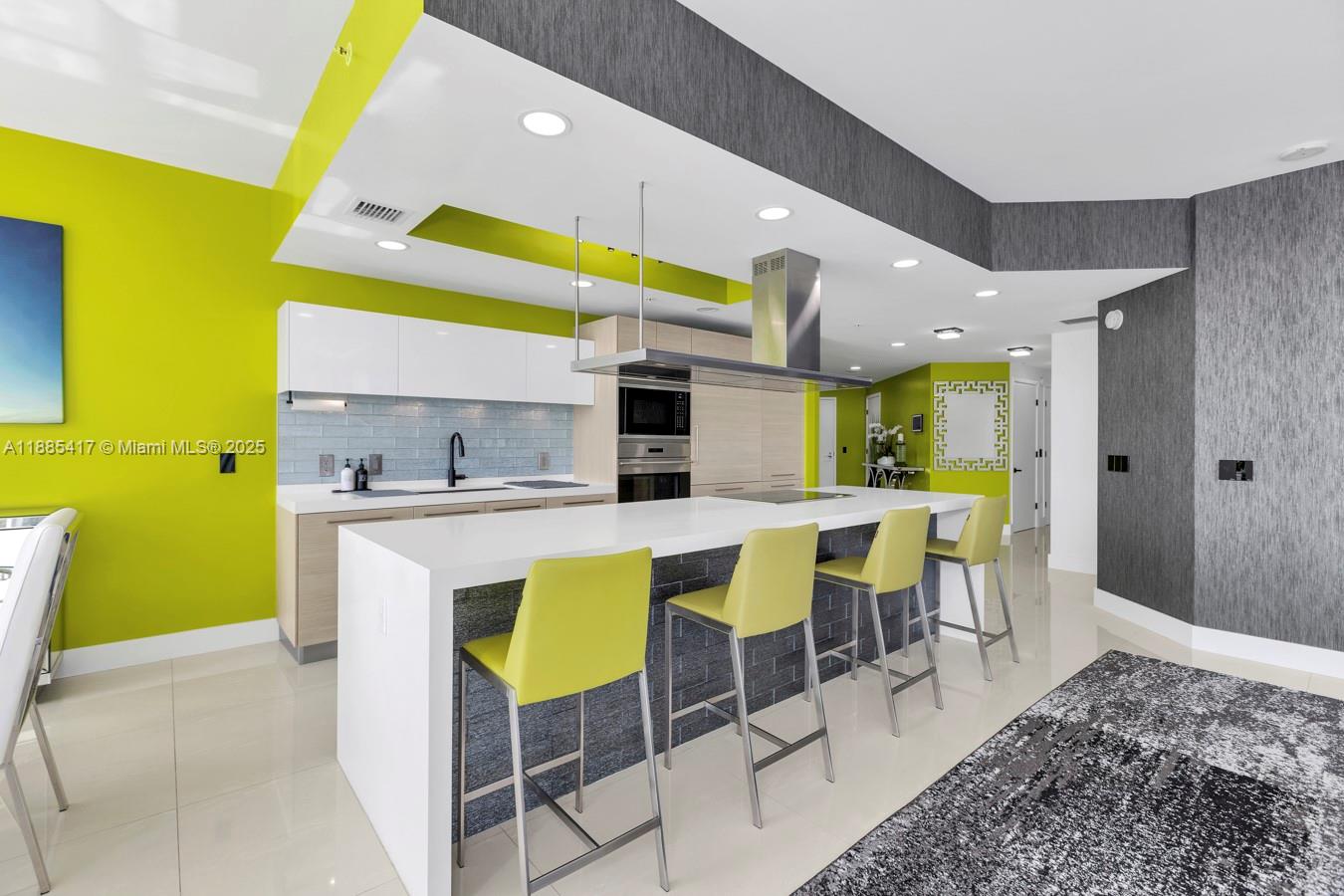 Photo of 17111 Biscayne Blvd  #909, North Miami Beach, Florida, 33160 - 