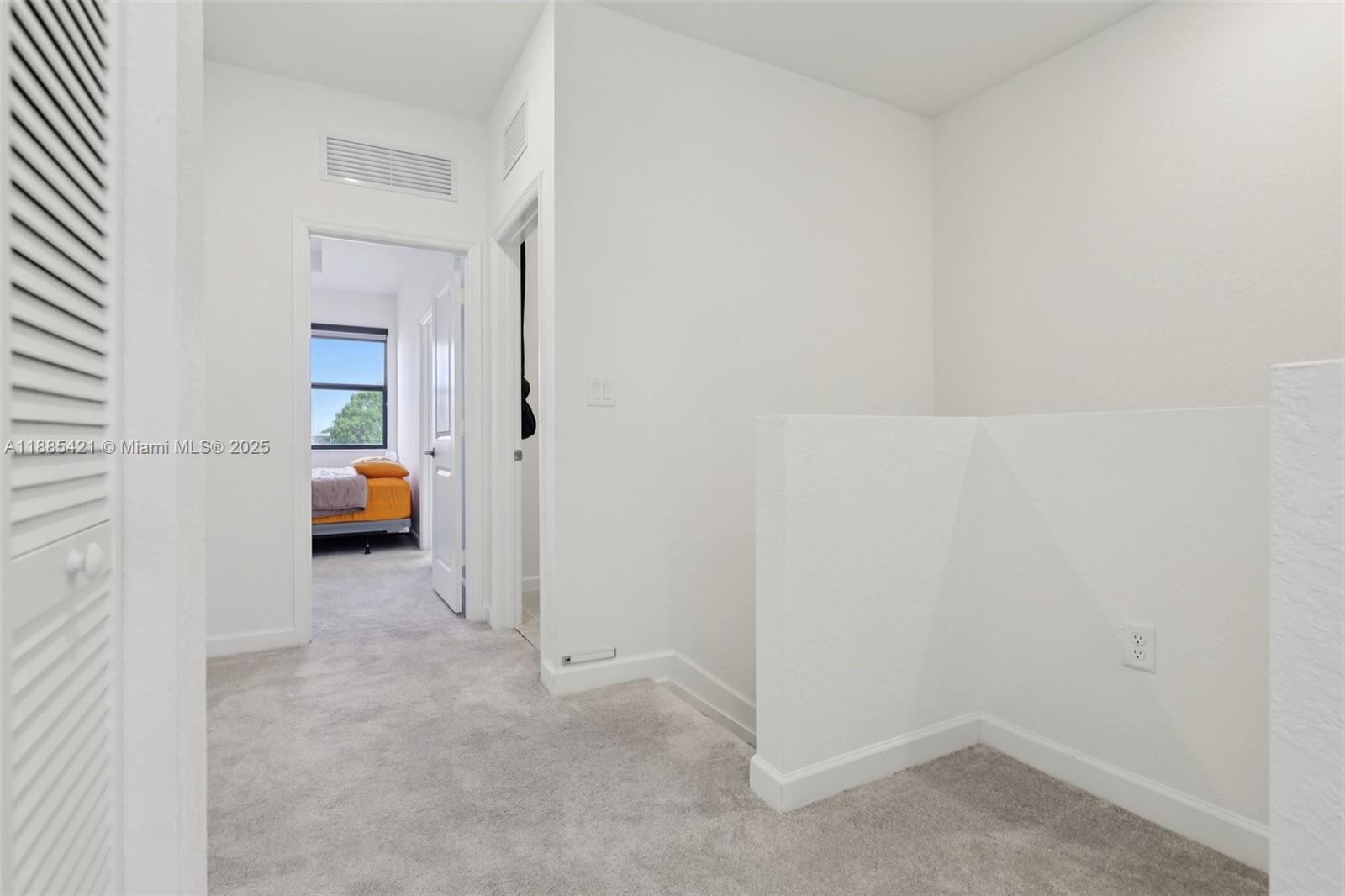 See details 28639 3 / 3 1722 sq. ft. $ 2025-12-01 0 Photo