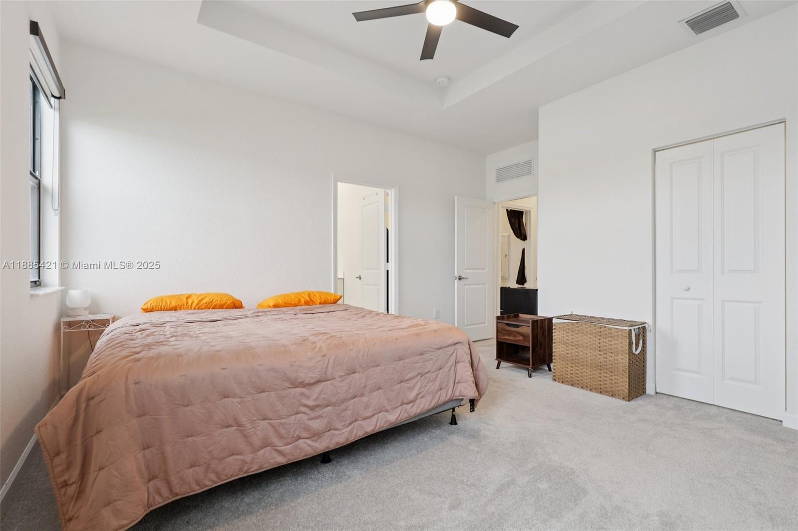 See details 28639 3 / 3 1722 sq. ft. $ 2025-12-01 0 Photo