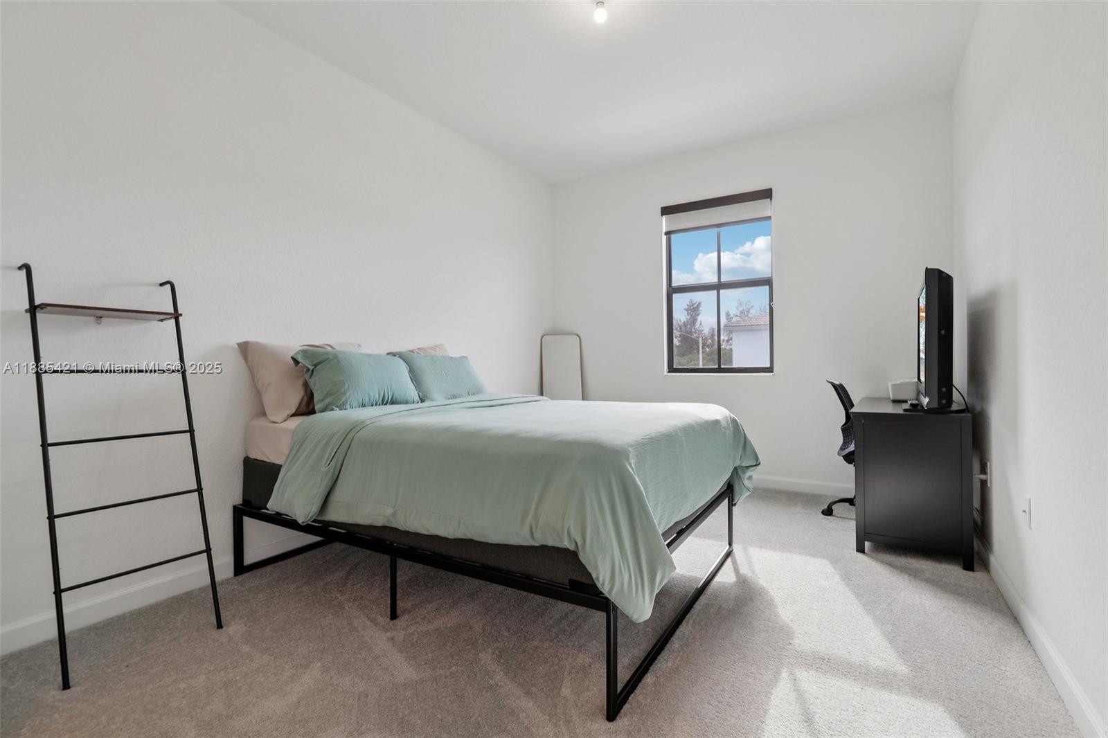 See details 28639 3 / 3 1722 sq. ft. $ 2025-12-01 0 Photo