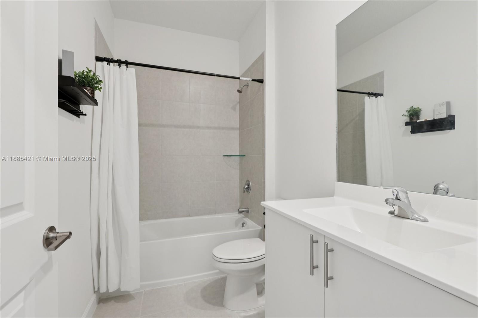 See details 28639 3 / 3 1722 sq. ft. $ 2025-12-01 0 Photo