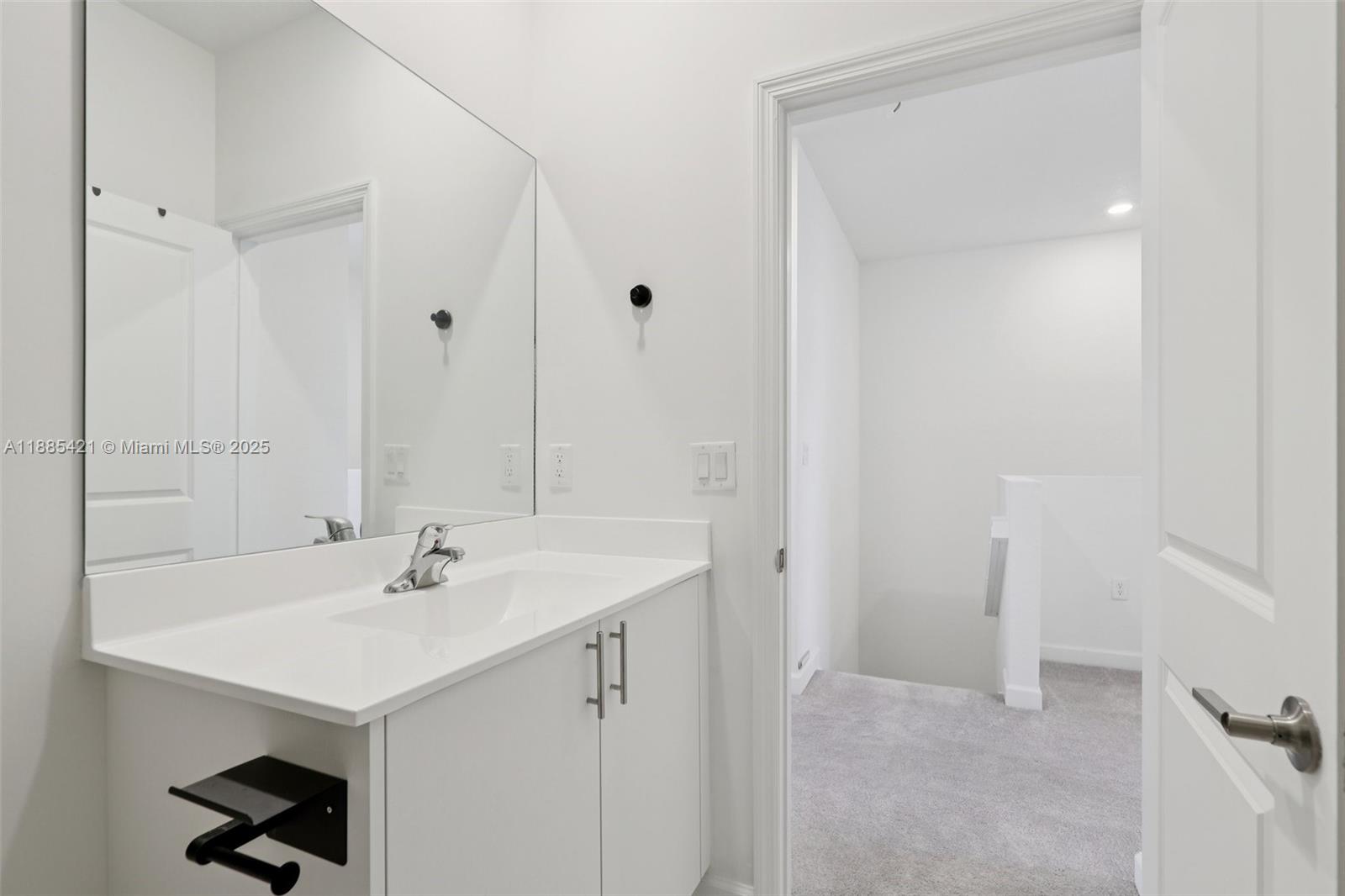 See details 28639 3 / 3 1722 sq. ft. $ 2025-12-01 0 Photo