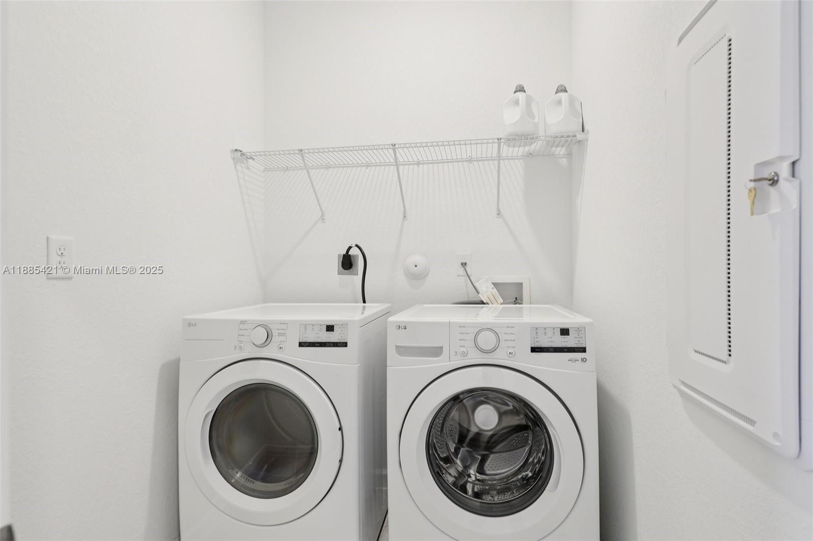 See details 28639 3 / 3 1722 sq. ft. $ 2025-12-01 0 Photo