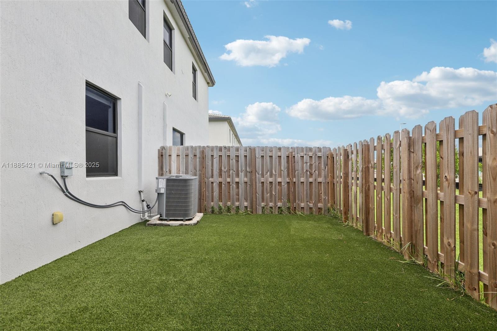 See details 28639 3 / 3 1722 sq. ft. $ 2025-12-01 0 Photo