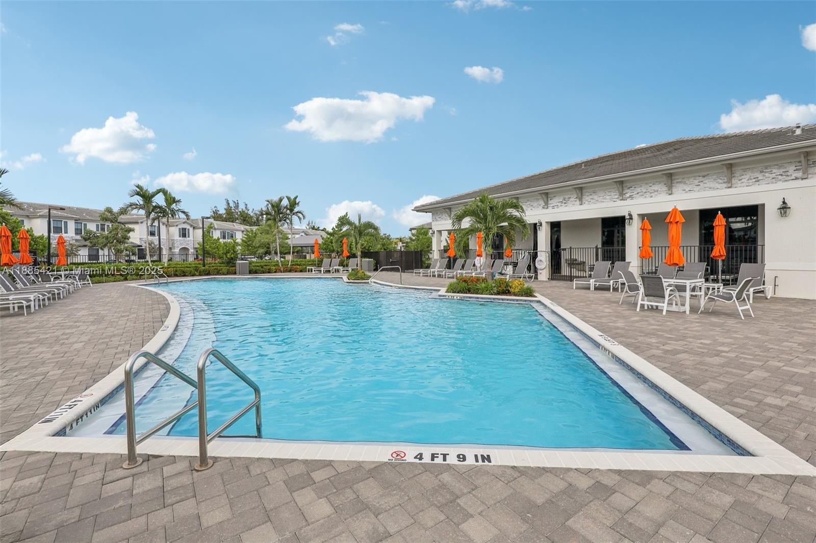 See details 28639 3 / 3 1722 sq. ft. $ 2025-12-01 0 Photo