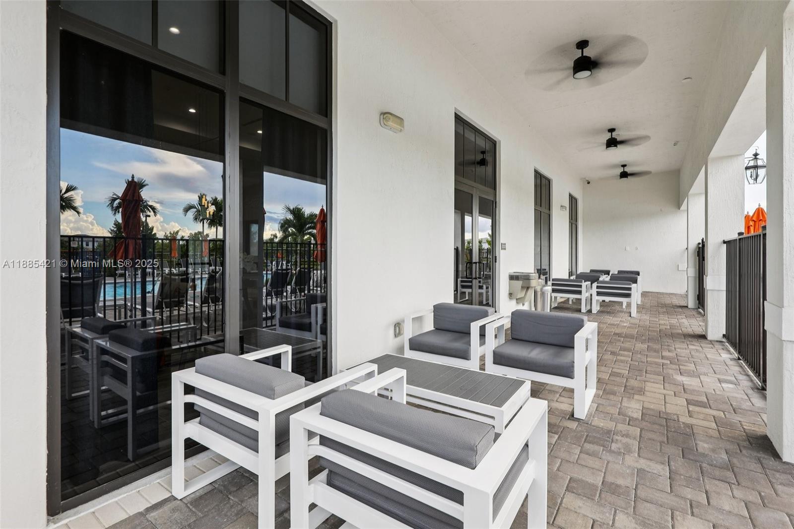 See details 28639 3 / 3 1722 sq. ft. $ 2025-12-01 0 Photo