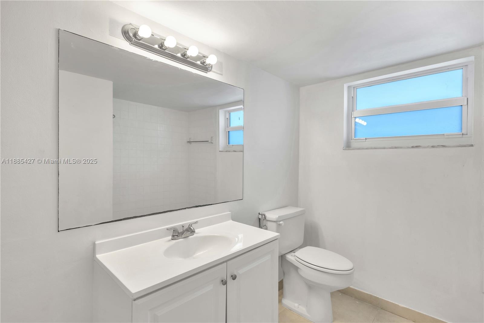 415 1 / 1 909 sq. ft. $ 2025-10-03 0 foto