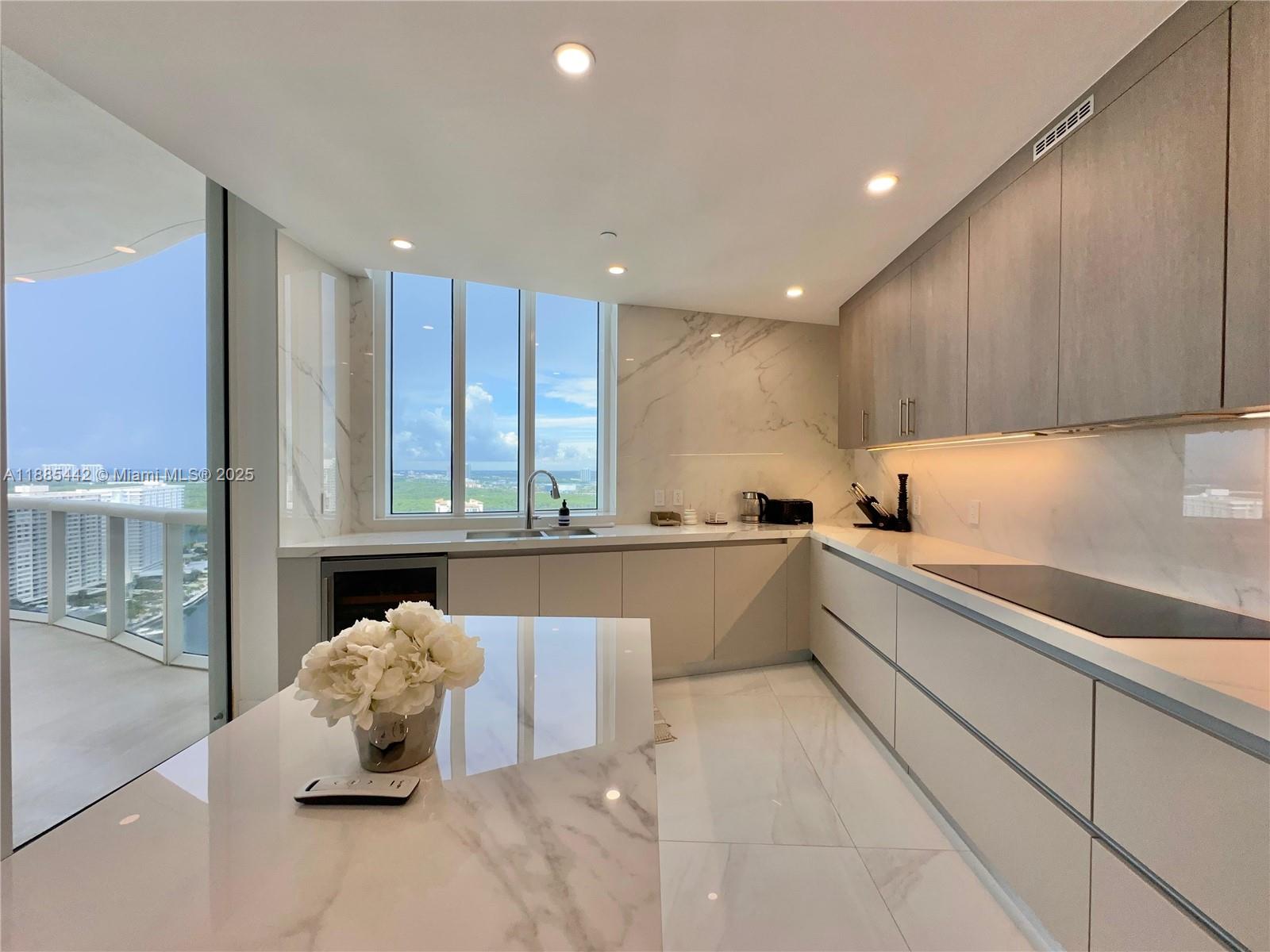 2406 3 / 4 2327 sq. ft. $ 2025-09-26 0 Photo