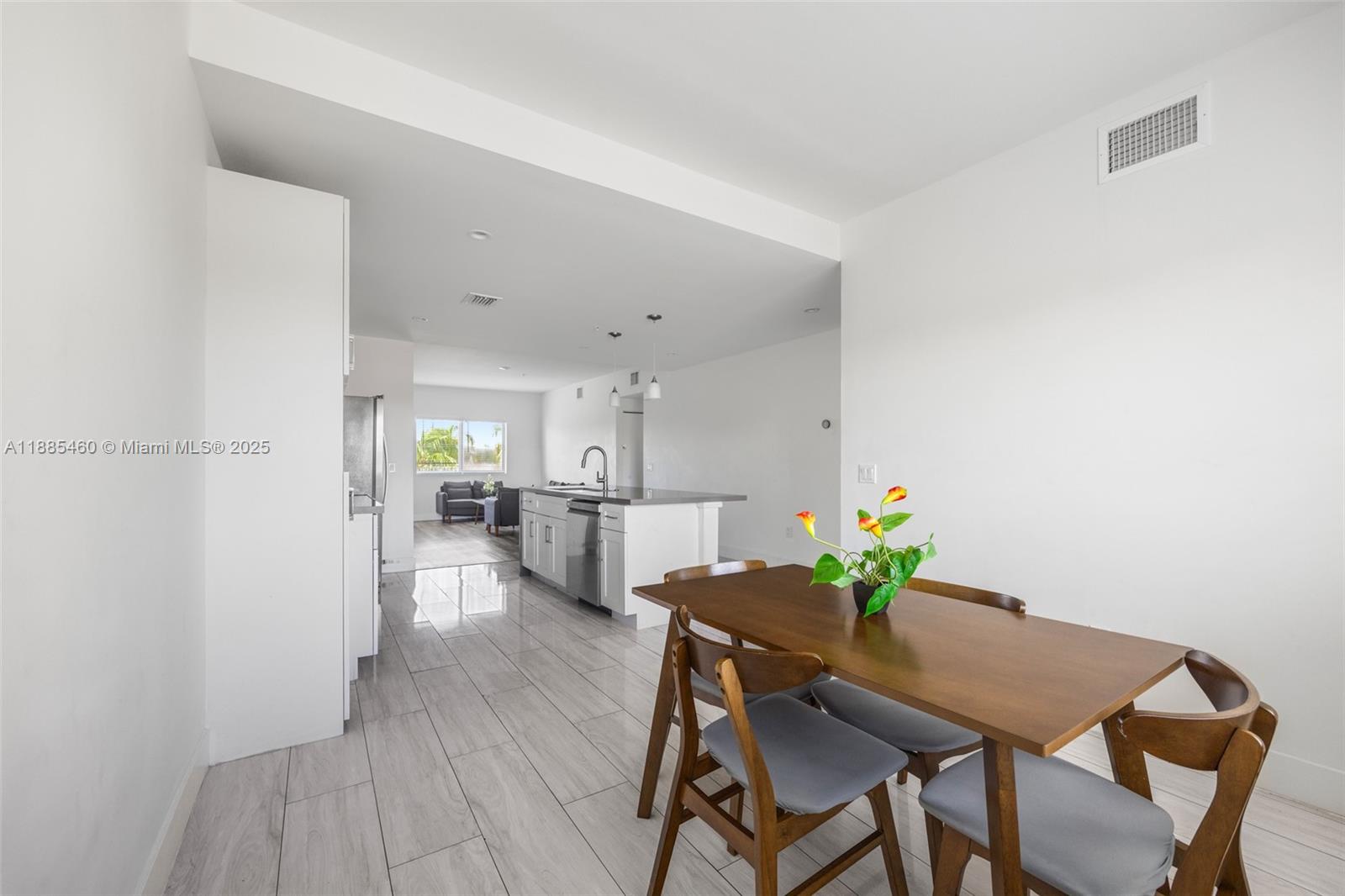   /  4457 sq. ft. $ 2025-09-26 0 Photo