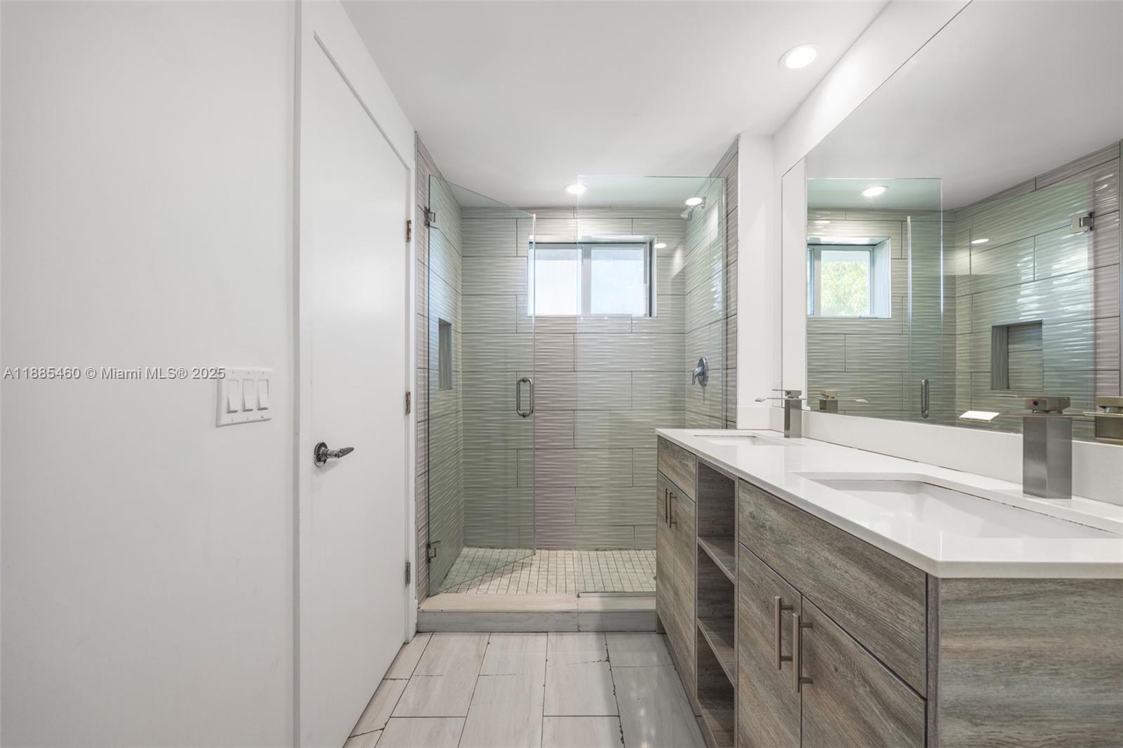   /  4457 sq. ft. $ 2025-09-26 0 Photo