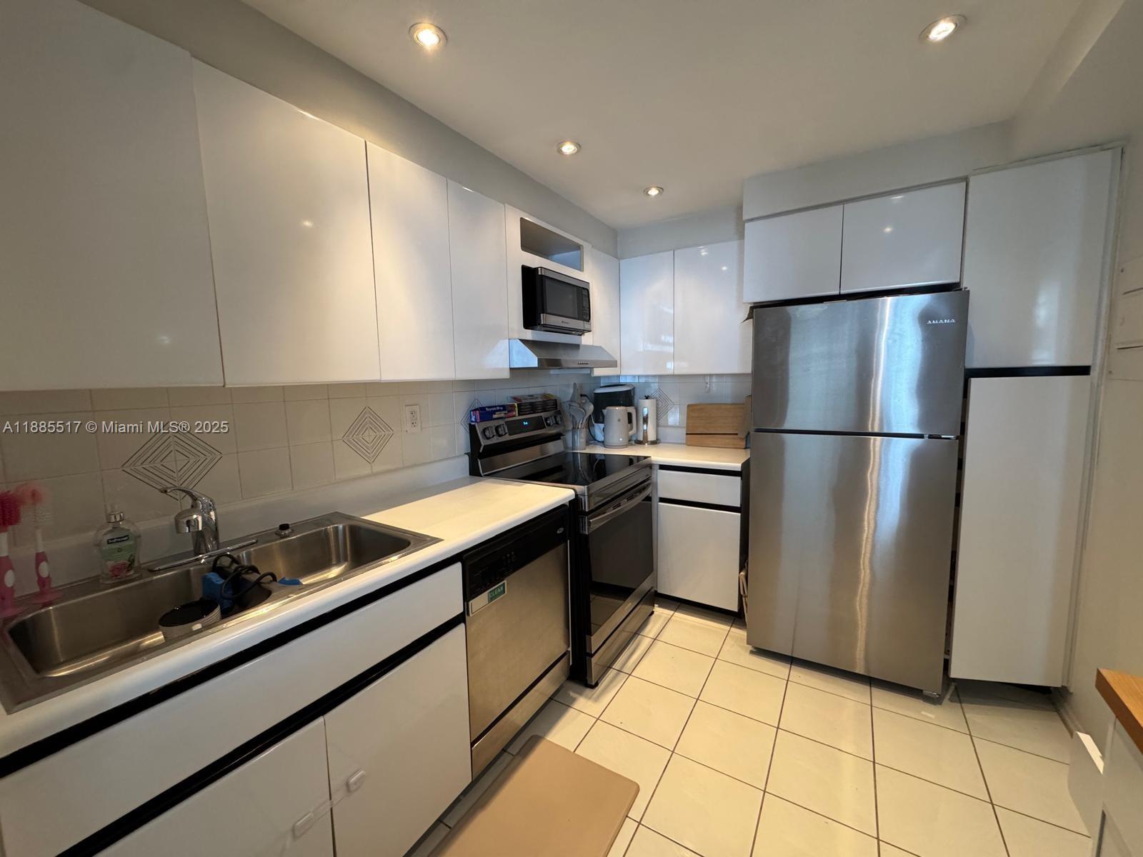Photo of 3731 Country Club Dr  #928, Aventura, Florida, 33180 - 