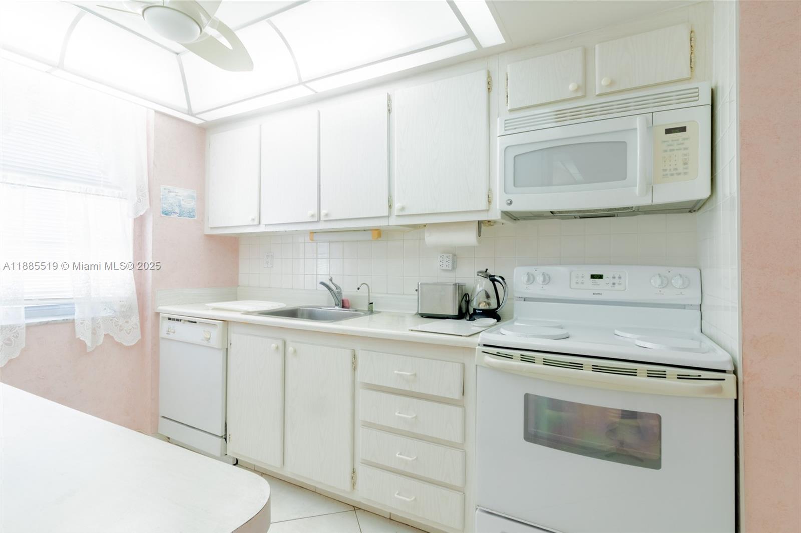 1816 2 / 2 1544 sq. ft. $ 2025-09-26 0 Photo