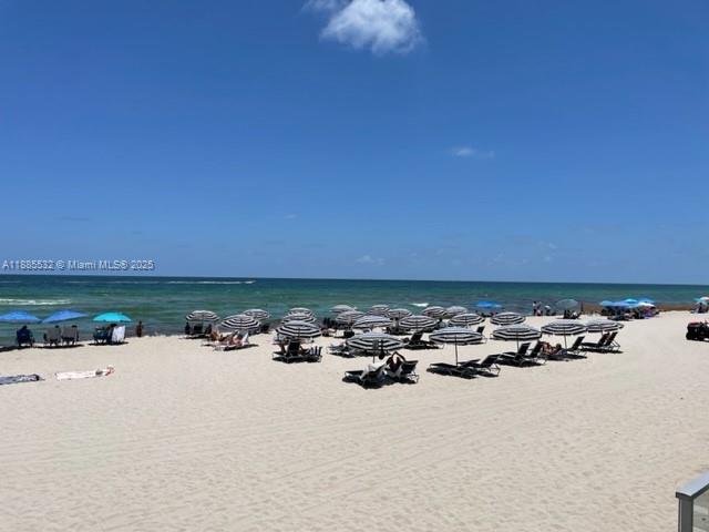 Photo of 3725 Ocean Dr  #910, Hollywood, Florida, 33019 - 