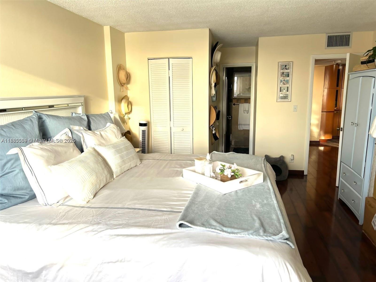 Photo of 1600 Ocean Dr  #3D, Hollywood, Florida, 33019 - 