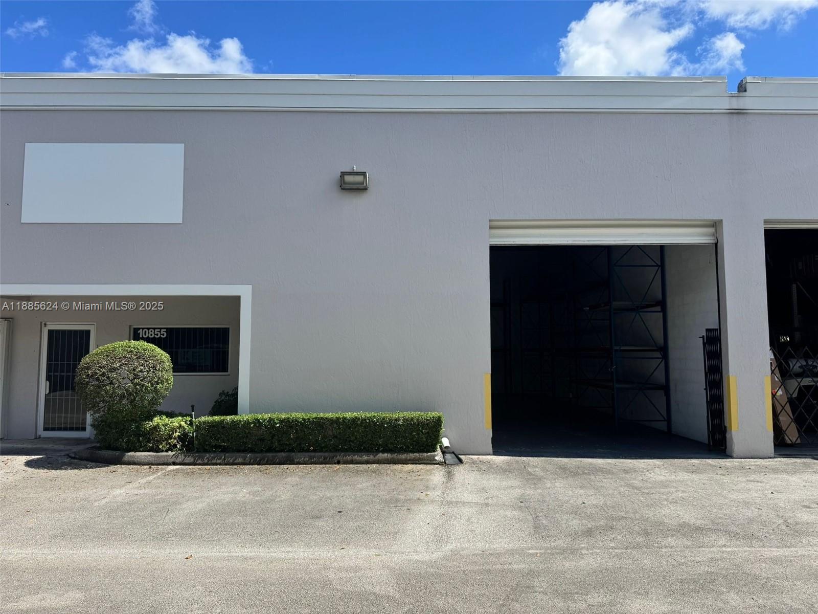 10855  /   sq. ft. $ 2025-09-26 0 foto