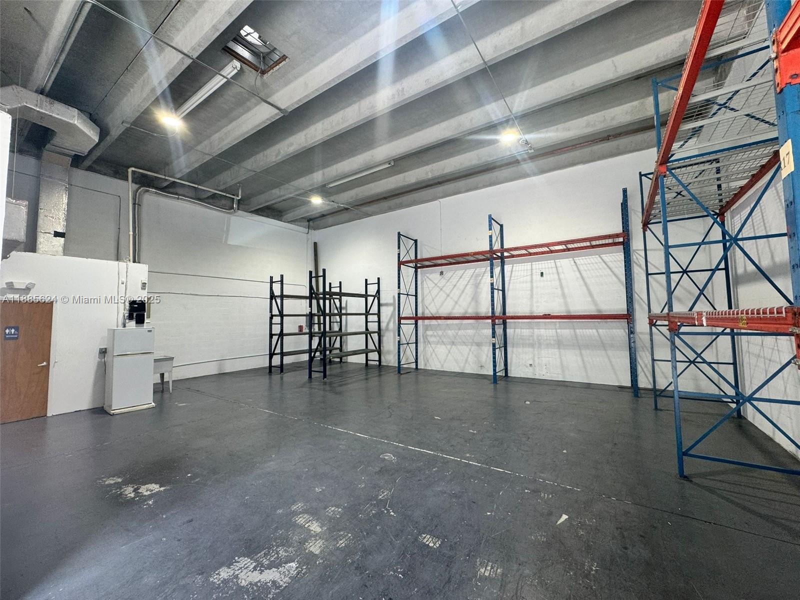 10855  /   sq. ft. $ 2025-09-26 0 foto