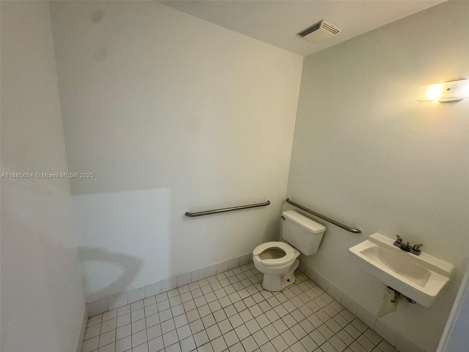 10855  /   sq. ft. $ 2025-09-26 0 foto