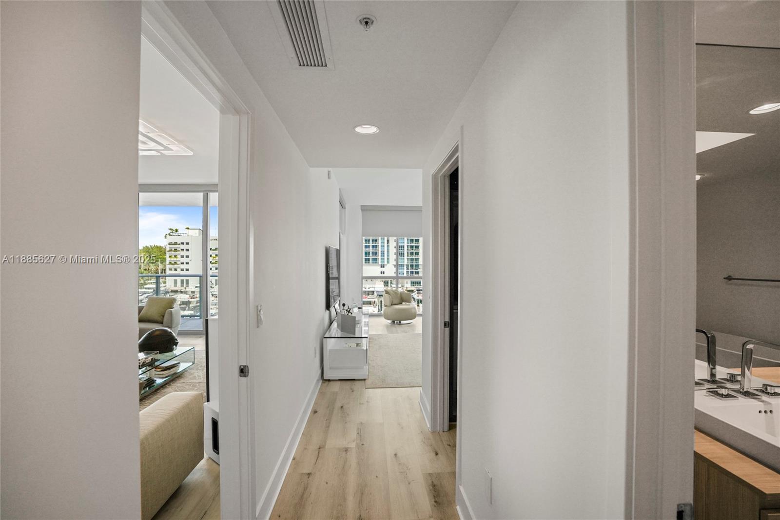 Photo of 17111 Biscayne Blvd #401, North Miami Beach, Florida, 33160 -