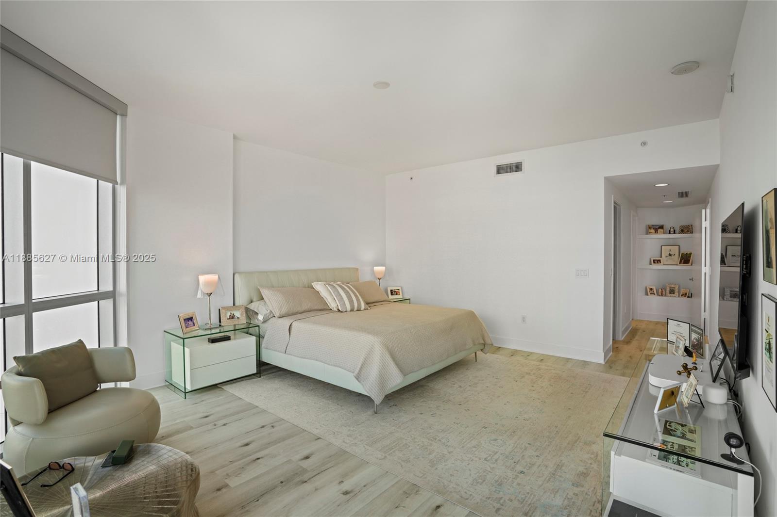 Photo of 17111 Biscayne Blvd #401, North Miami Beach, Florida, 33160 -