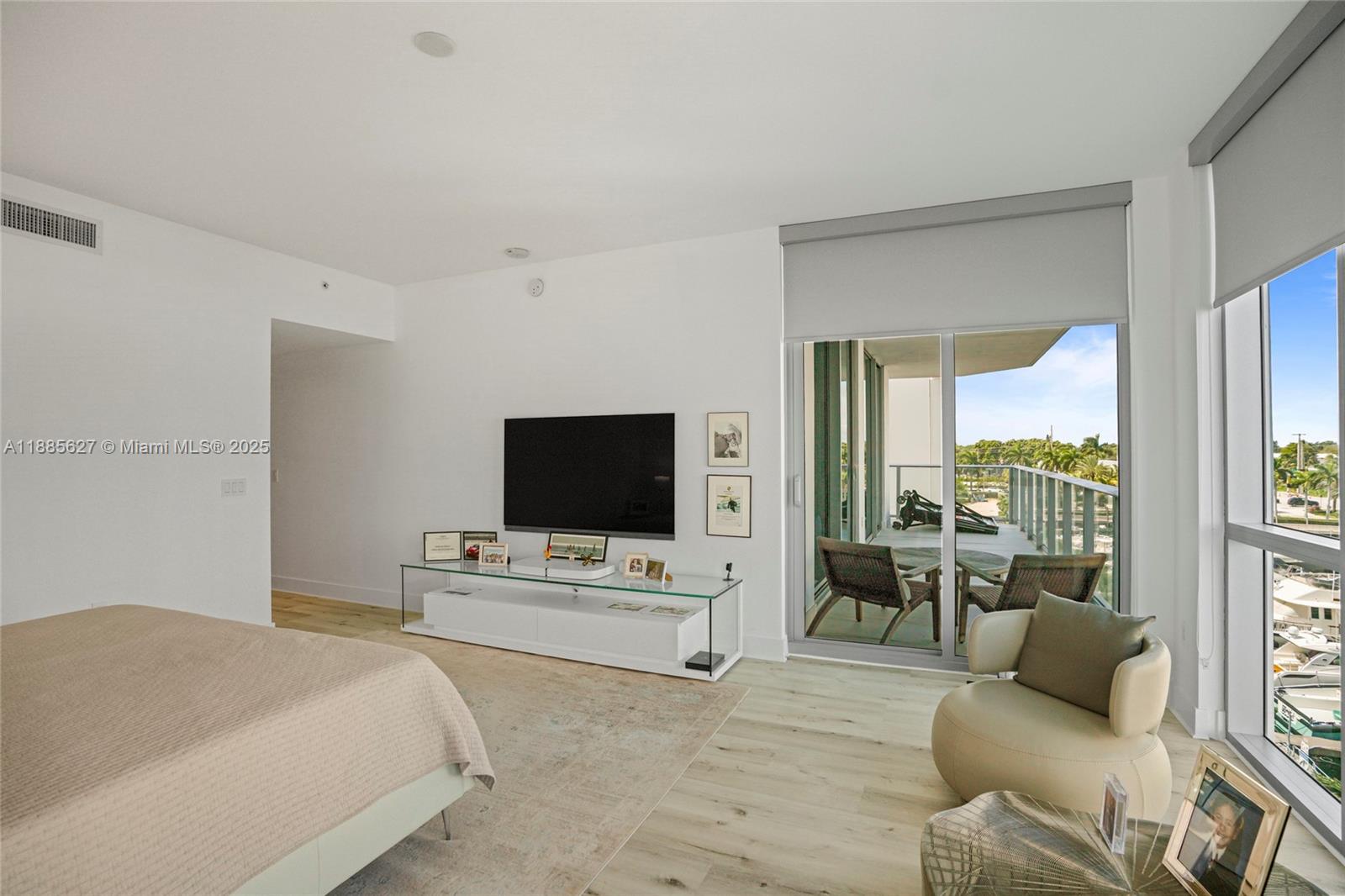 Photo of 17111 Biscayne Blvd #401, North Miami Beach, Florida, 33160 -