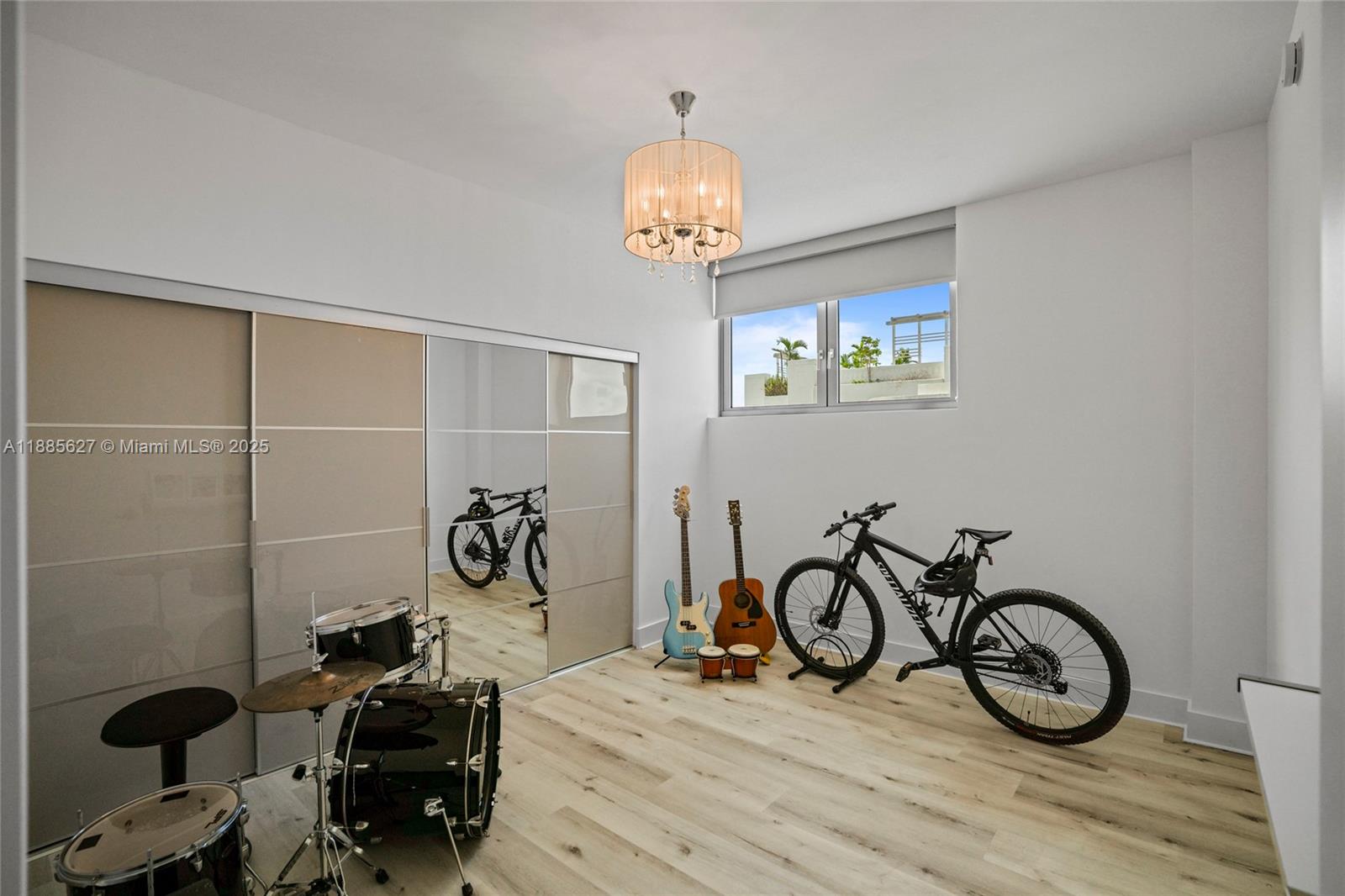 Photo of 17111 Biscayne Blvd #401, North Miami Beach, Florida, 33160 -