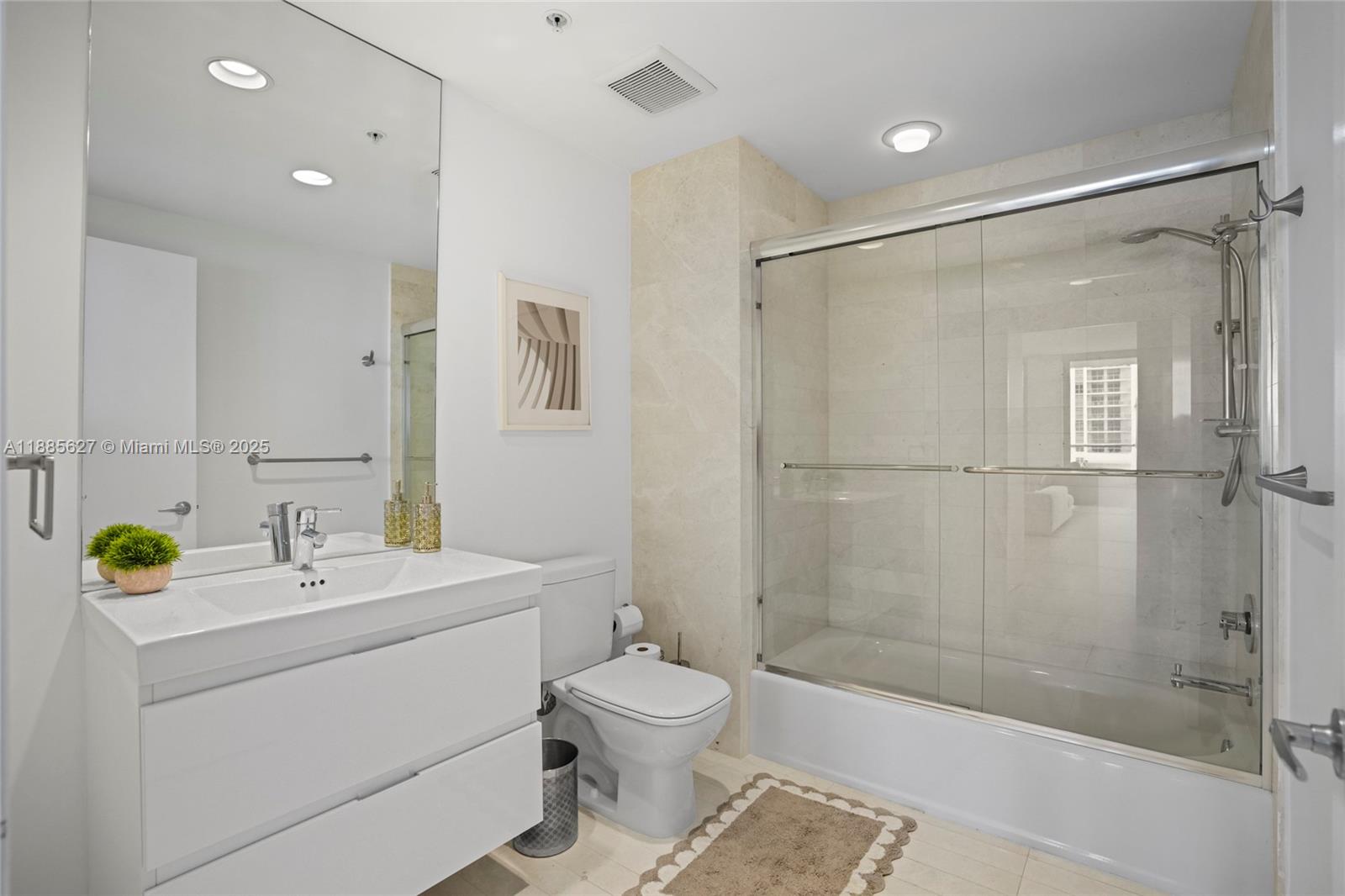 Photo of 17111 Biscayne Blvd #401, North Miami Beach, Florida, 33160 -