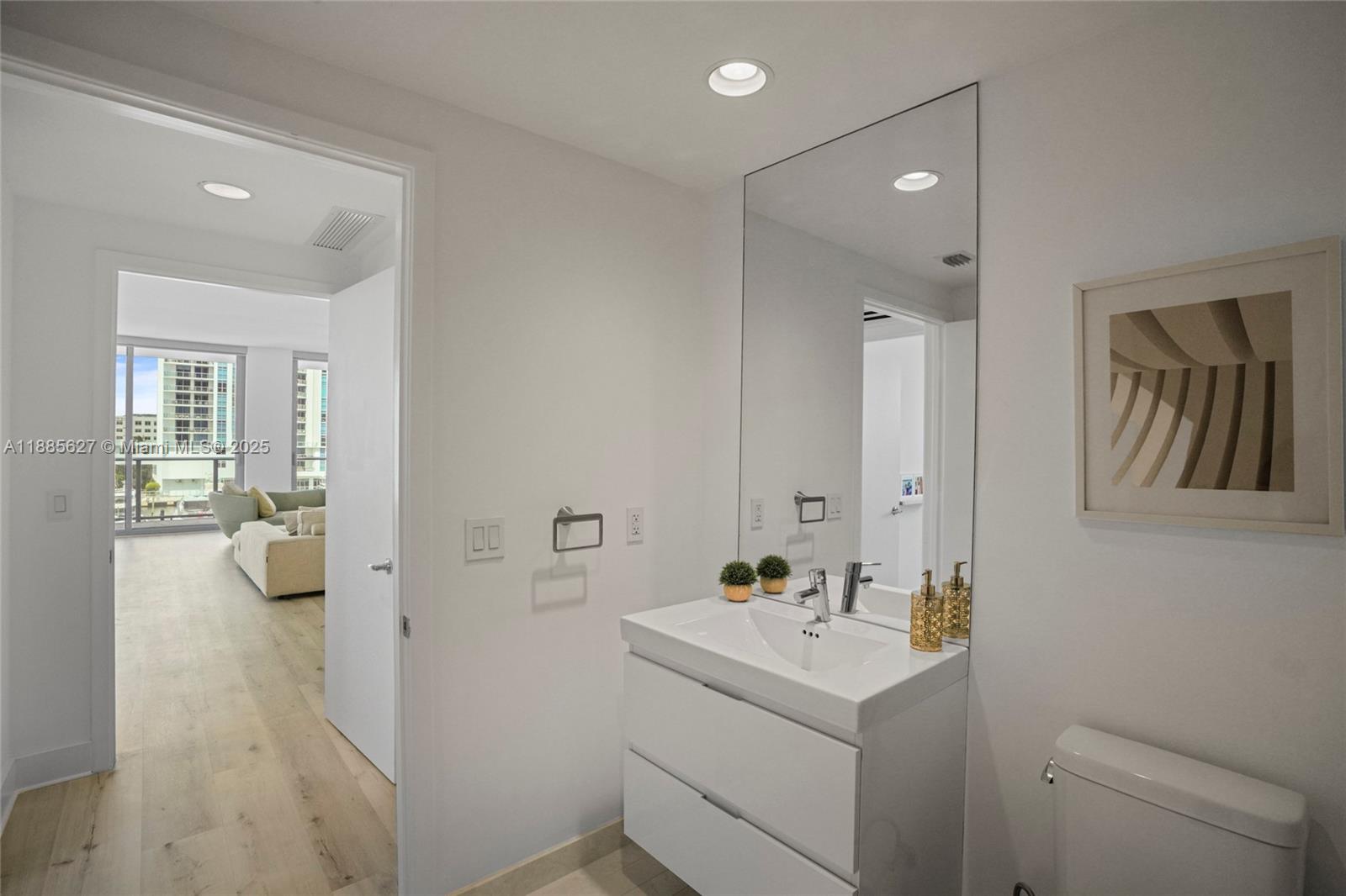 Photo of 17111 Biscayne Blvd #401, North Miami Beach, Florida, 33160 -