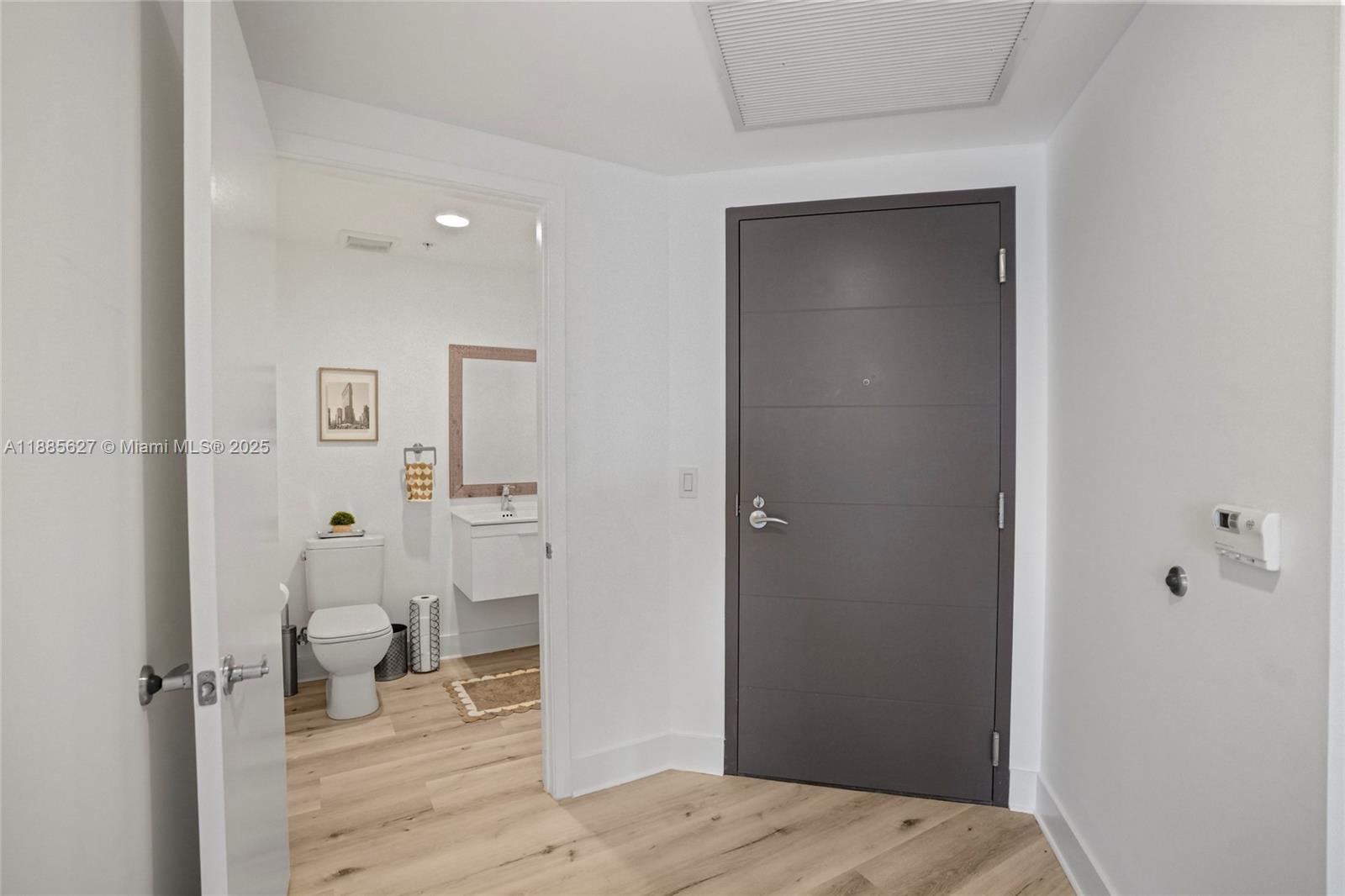 Photo of 17111 Biscayne Blvd #401, North Miami Beach, Florida, 33160 -