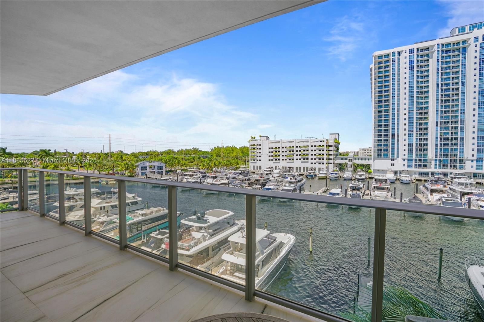 Photo of 17111 Biscayne Blvd #401, North Miami Beach, Florida, 33160 -