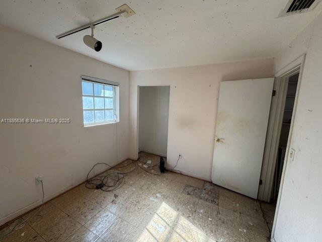   /   sq. ft. $ 2025-09-26 0 Photo