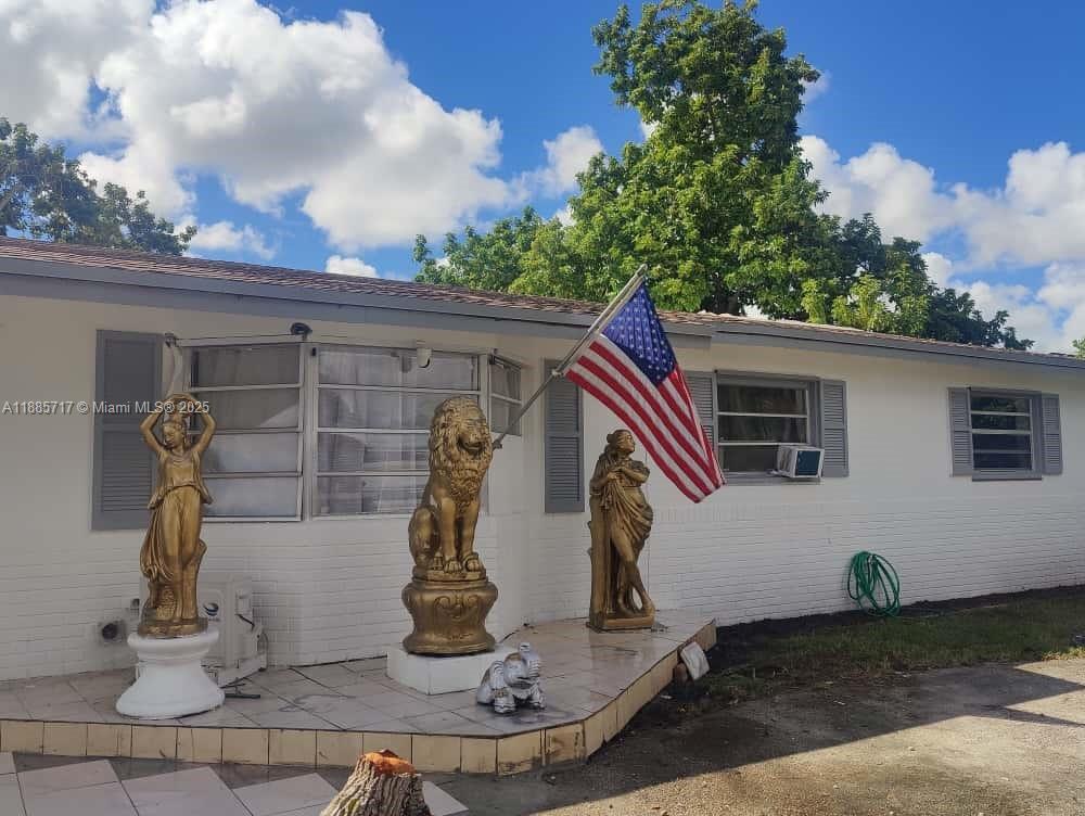 See details 8300 3 / 2 2182 sq. ft. $ 2025-10-13 0 Photo