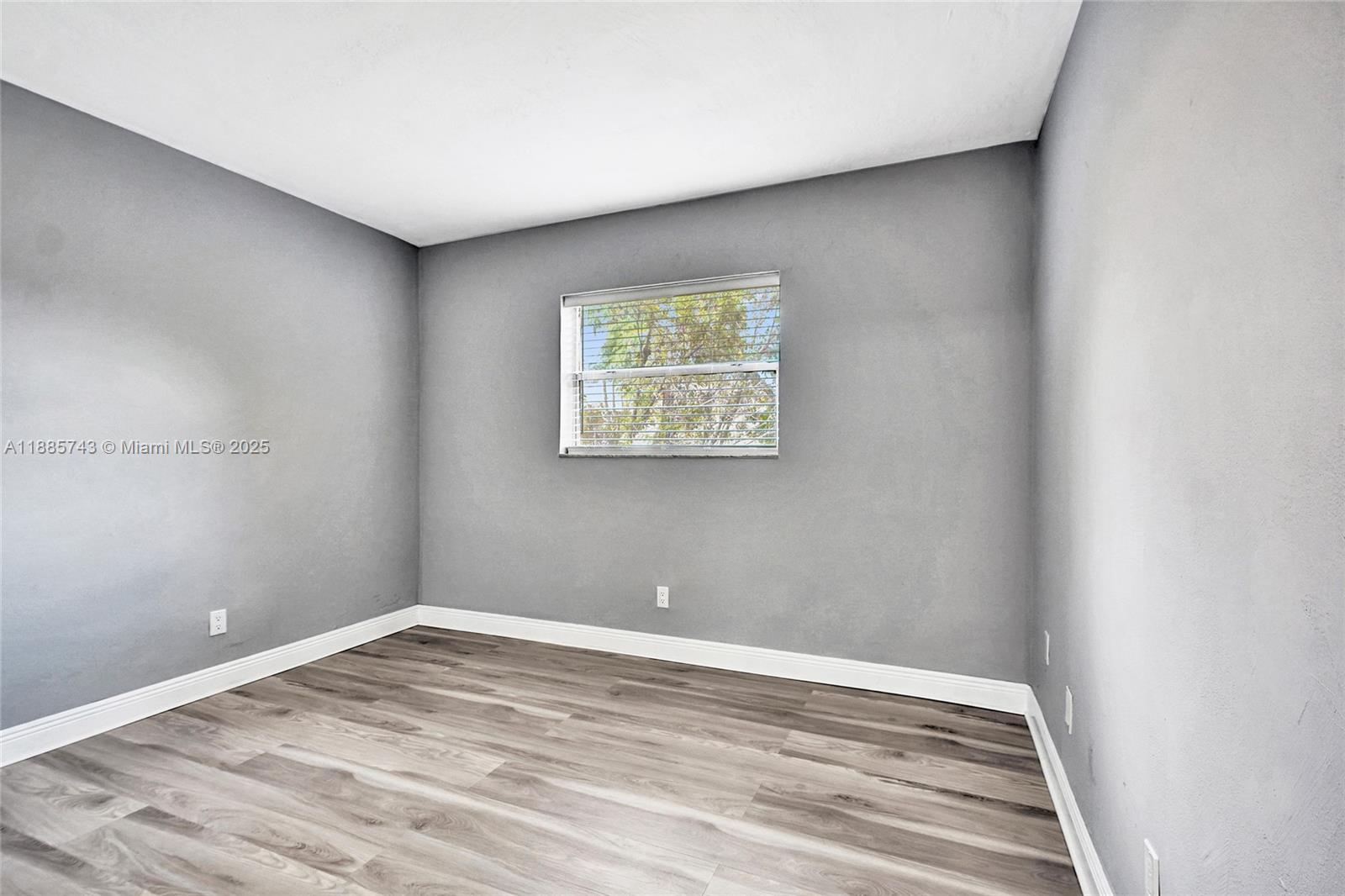   /  905 sq. ft. $ 2025-09-26 0 Photo