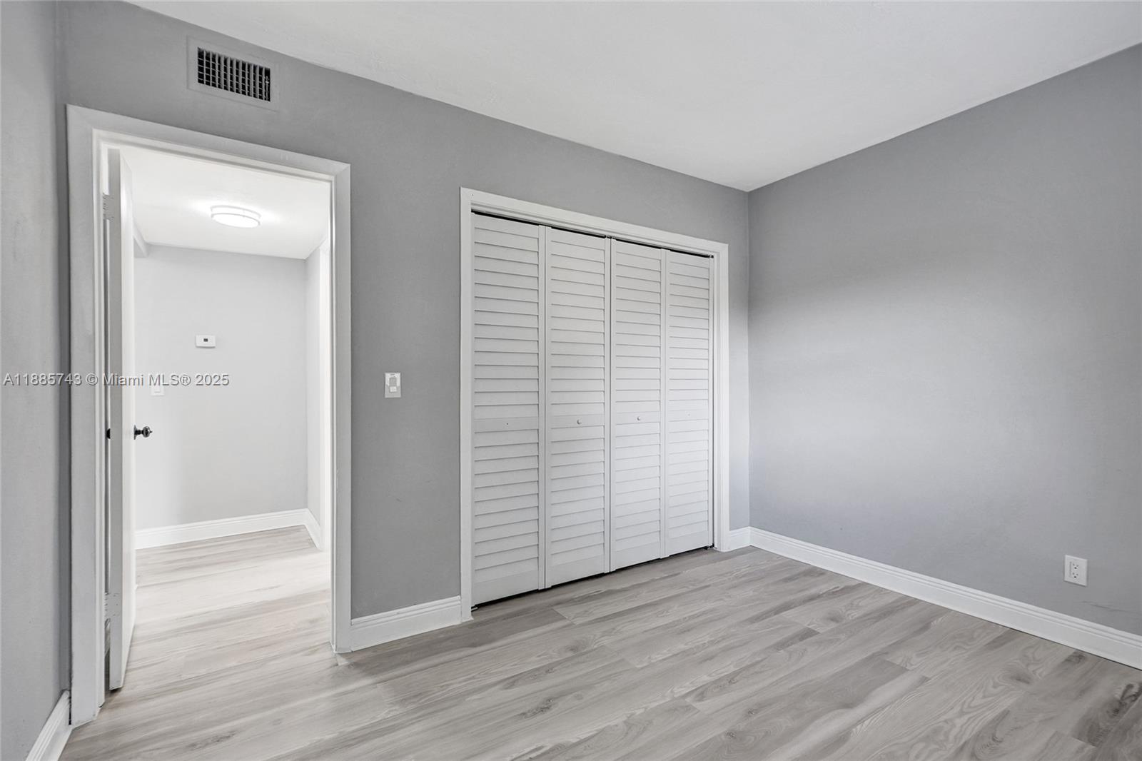   /  905 sq. ft. $ 2025-09-26 0 Photo