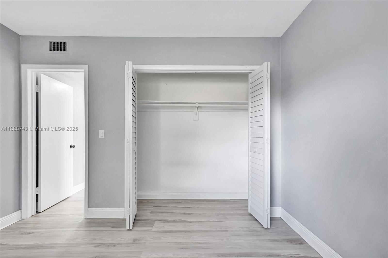   /  905 sq. ft. $ 2025-09-26 0 Photo