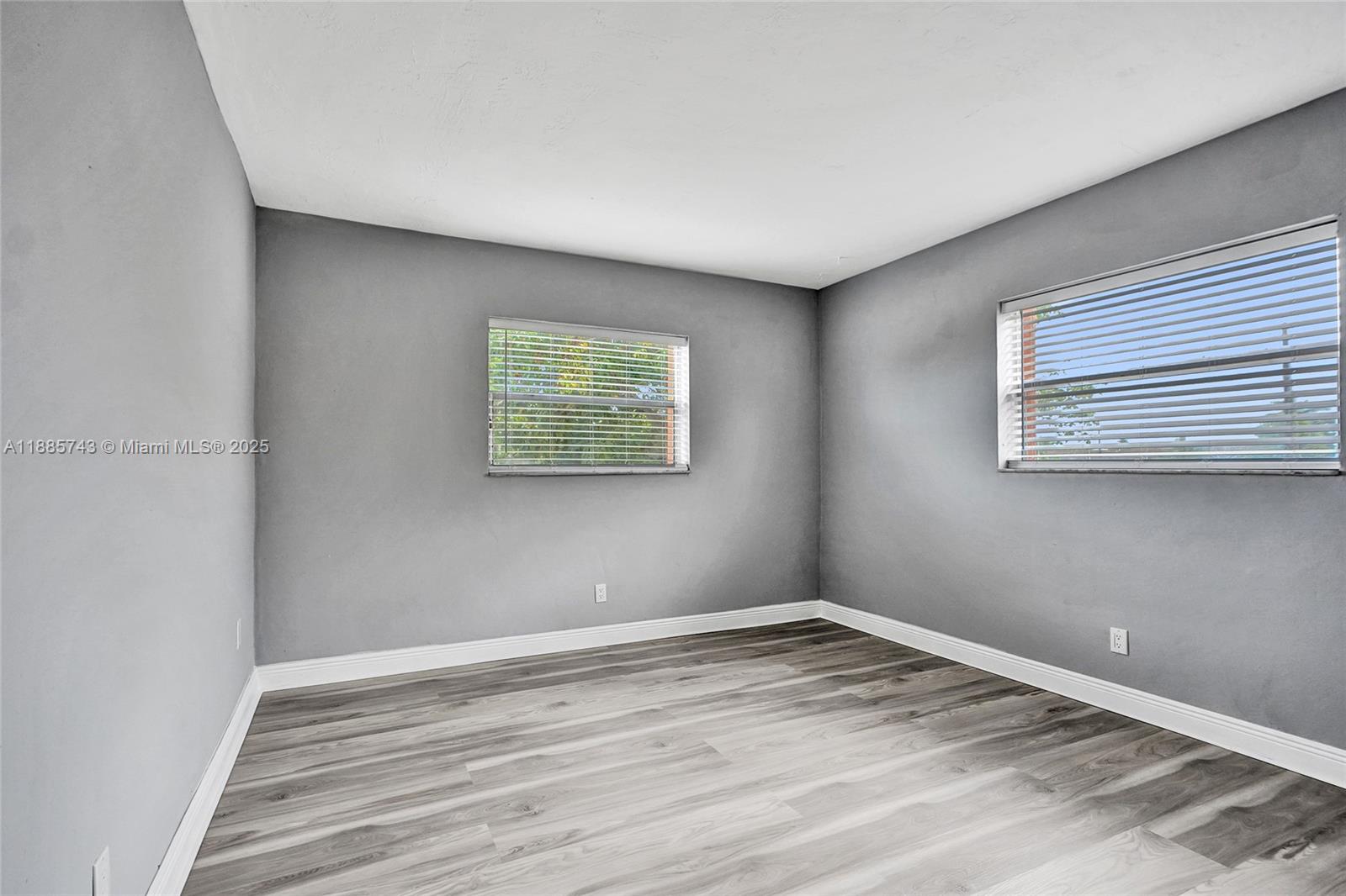  /  905 sq. ft. $ 2025-09-26 0 Photo