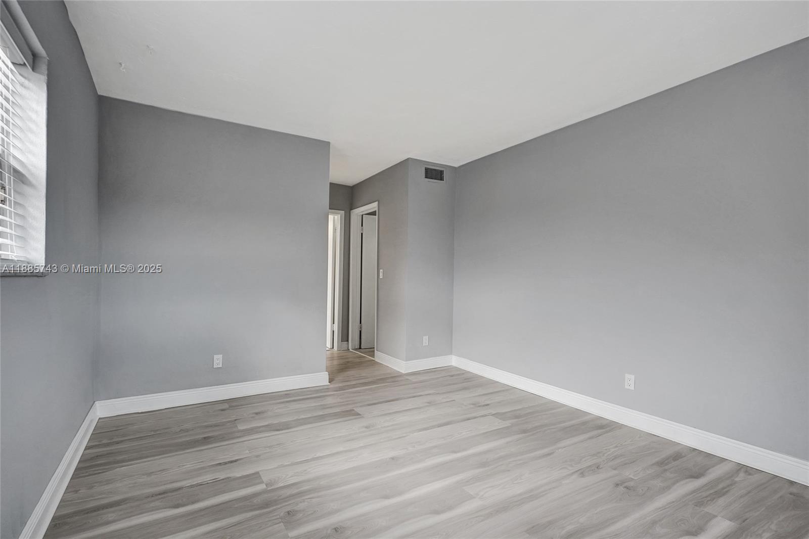   /  905 sq. ft. $ 2025-09-26 0 Photo