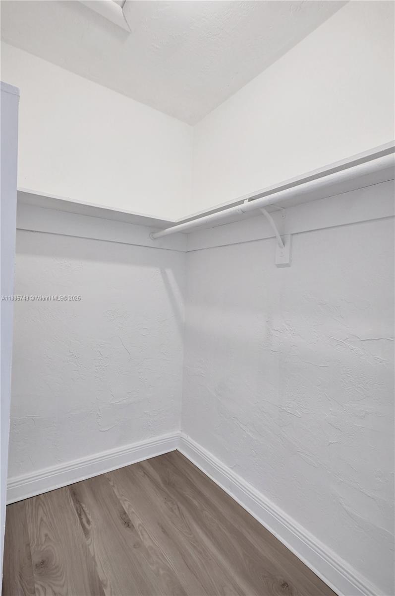   /  905 sq. ft. $ 2025-09-26 0 Photo
