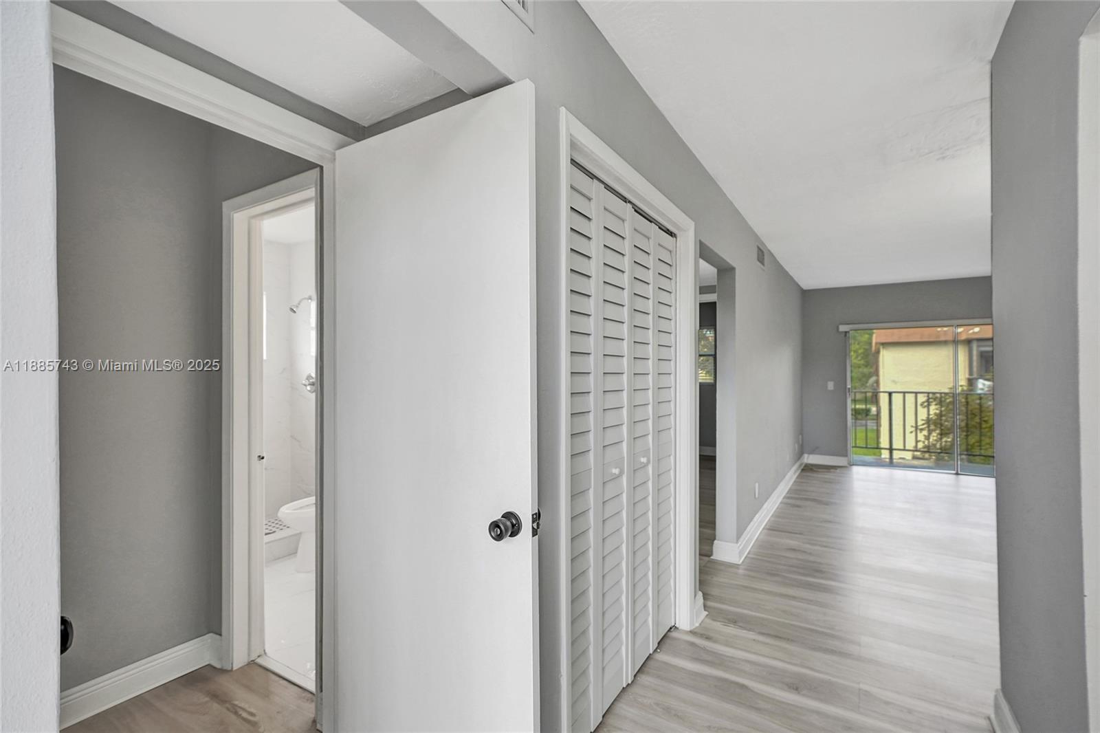   /  905 sq. ft. $ 2025-09-26 0 Photo