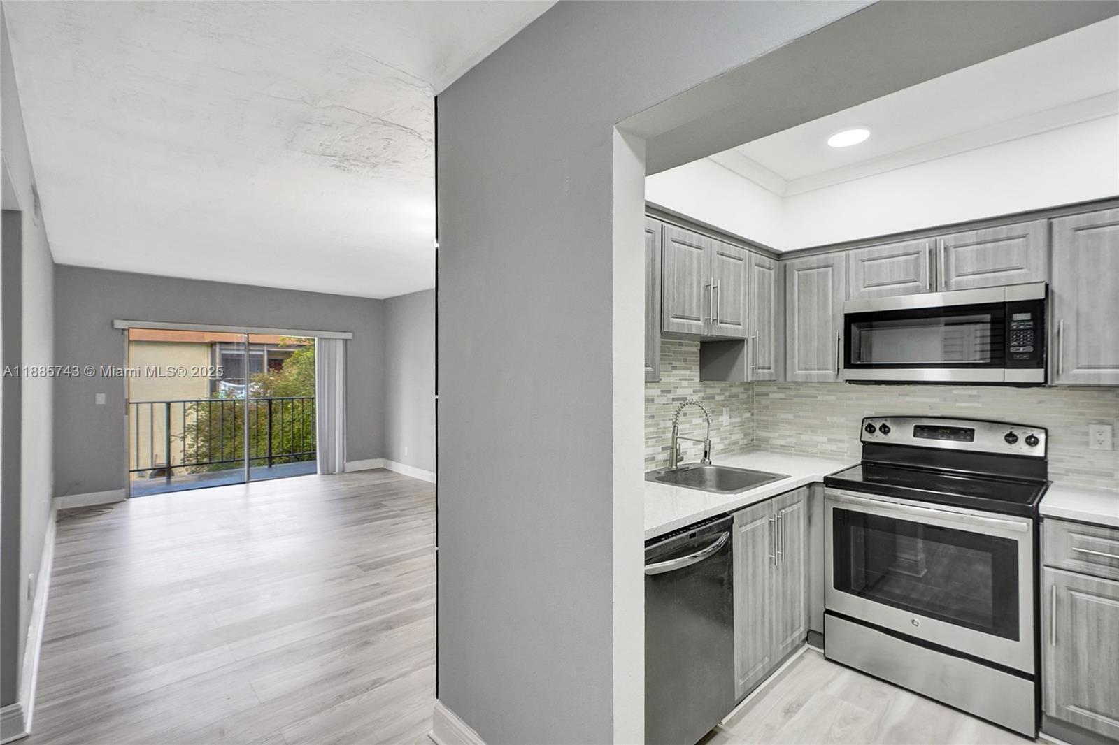   /  905 sq. ft. $ 2025-09-26 0 Photo