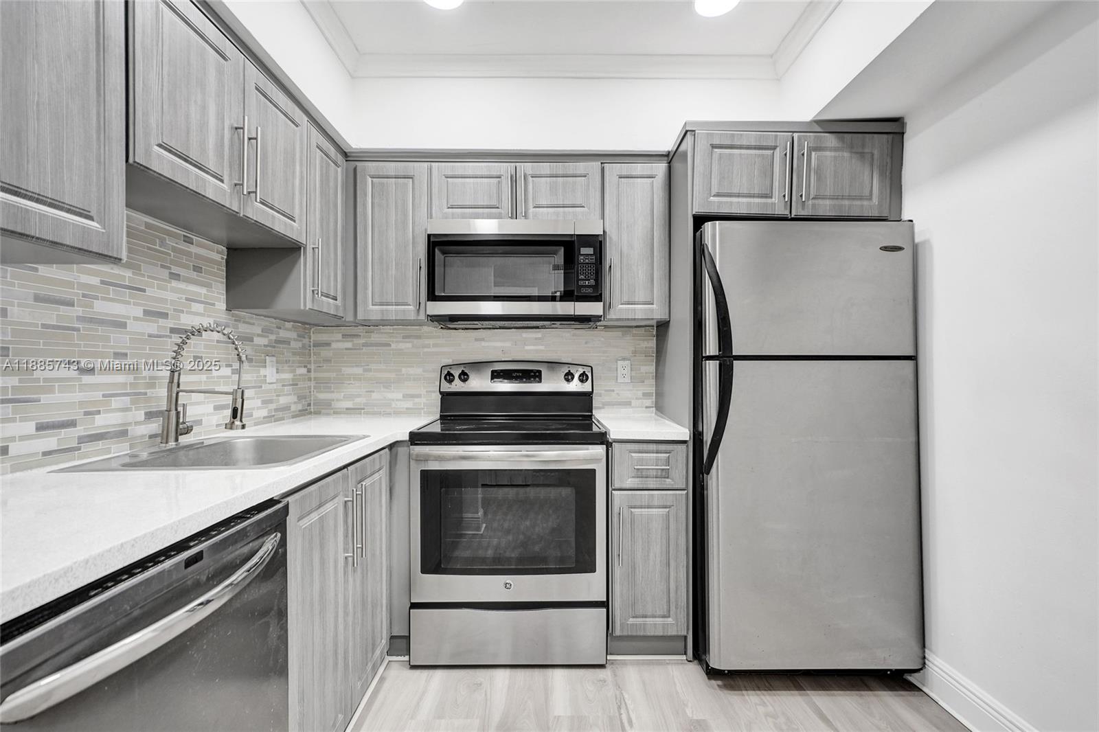   /  905 sq. ft. $ 2025-09-26 0 Photo