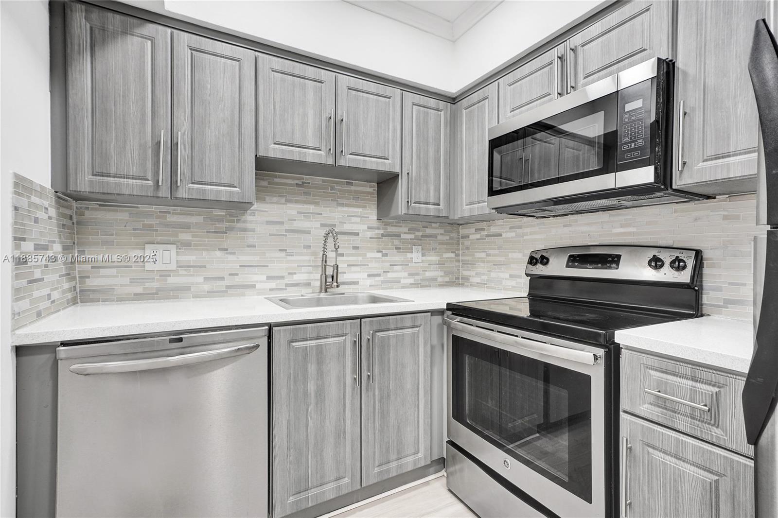   /  905 sq. ft. $ 2025-09-26 0 Photo