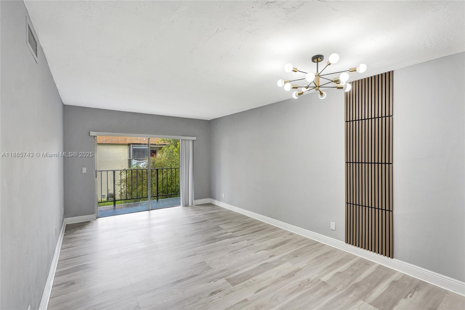   /  905 sq. ft. $ 2025-09-26 0 Photo