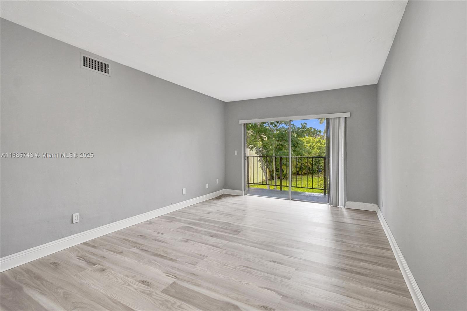   /  905 sq. ft. $ 2025-09-26 0 Photo